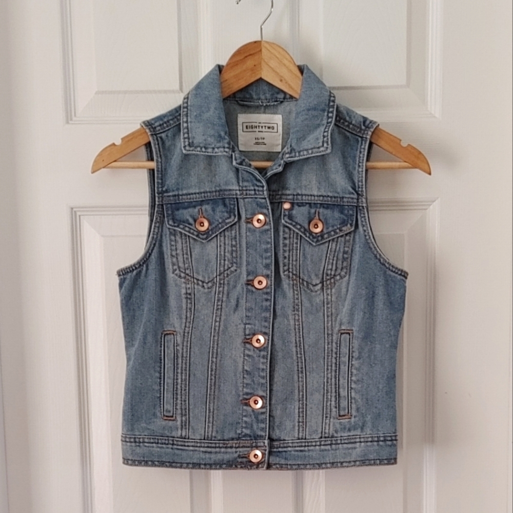 Eighty Two || Denim Vest, Light Wash with Rose Gold Buttons, Size XS